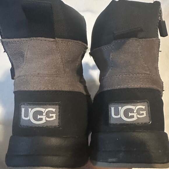 UGG Kids Turlock Waterproof Snow Boots Gray Black Suede - Picture 9 of 13